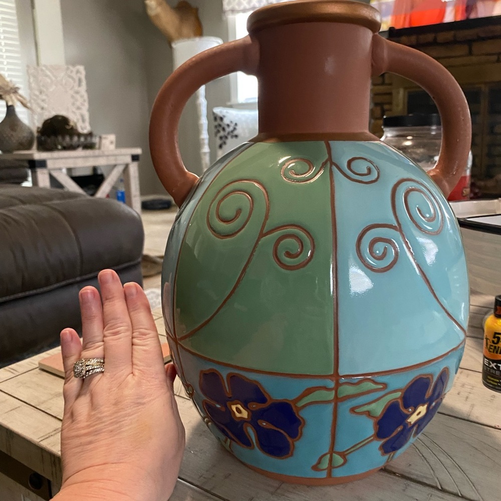 Comacho pottery vase